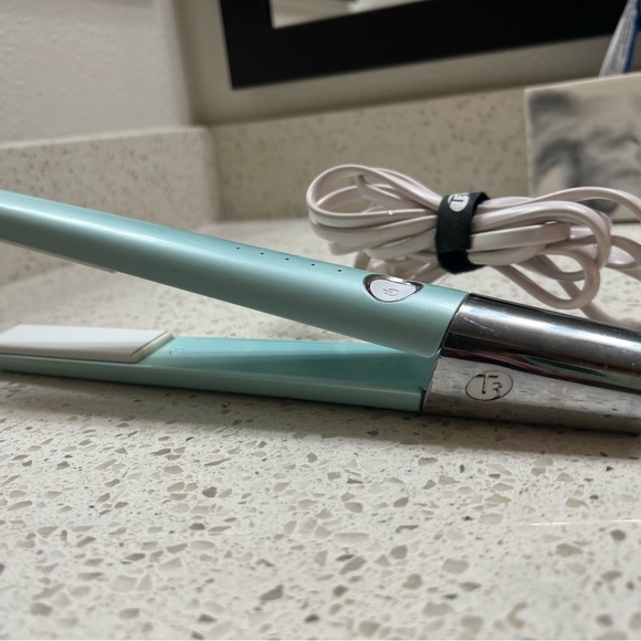 T3 Singlepass Luxe Styling Iron - 1” Signature T3 Tourmaline® + Ceramic - Picture 10 of 11